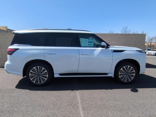 2025 INFINITI QX80 Luxe