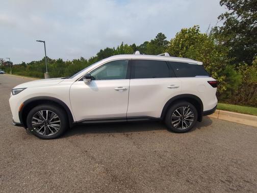 Radiant White 2027 INFINITI QX60 LUXE AWD