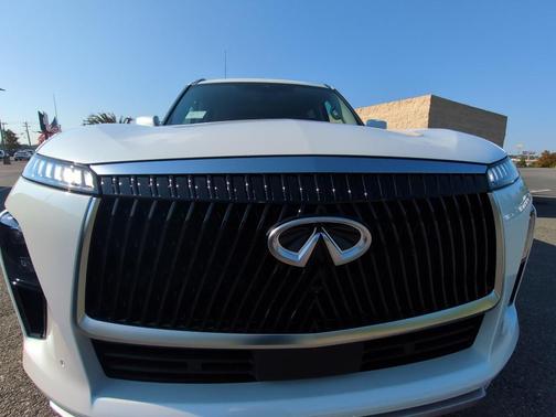 2026 INFINITI QX80 Luxe