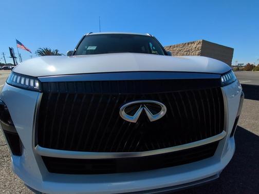 2026 INFINITI QX80 Luxe