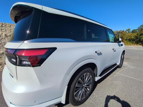 2026 INFINITI QX80 Luxe