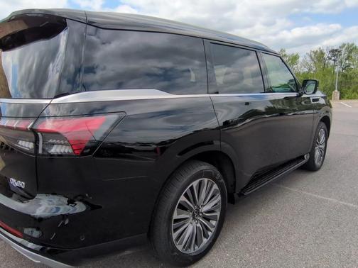 2025 INFINITI QX80 Luxe