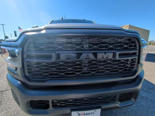 2024 RAM 2500 Tradesman Crew Cab 4x4 6'4' Box