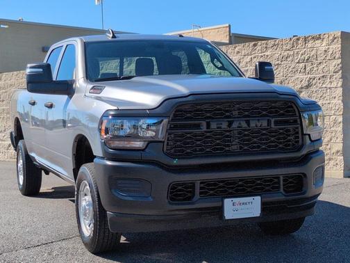 2024 RAM 2500 Tradesman Crew Cab 4x4 6'4' Box