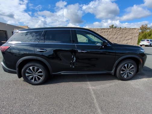 2025 INFINITI QX60 Pure