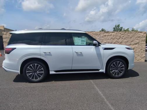 2025 INFINITI QX80 Luxe