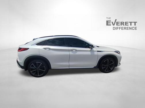 Majestic White 2022 INFINITI QX55 LUXE