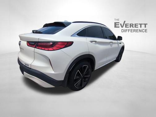 Majestic White 2022 INFINITI QX55 LUXE