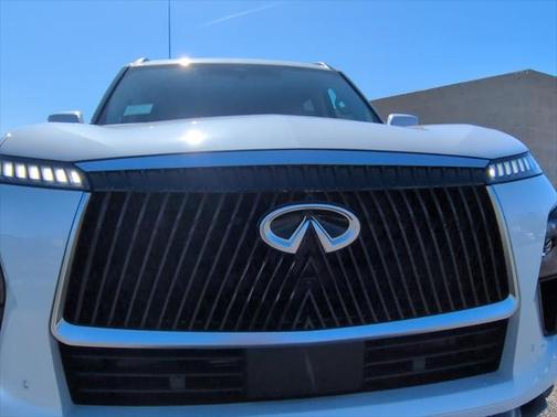 2025 INFINITI QX80 Luxe