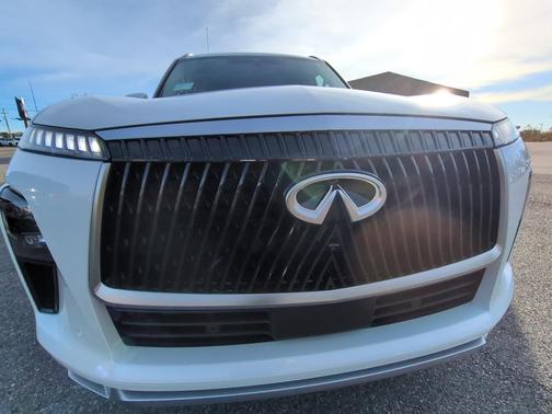 2026 INFINITI QX80 Luxe