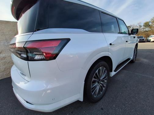 2026 INFINITI QX80 Luxe