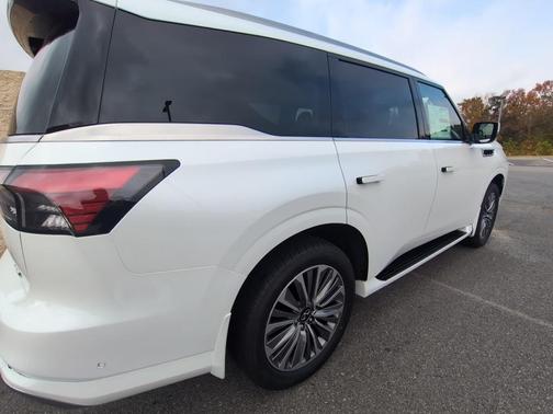 2026 INFINITI QX80 Luxe