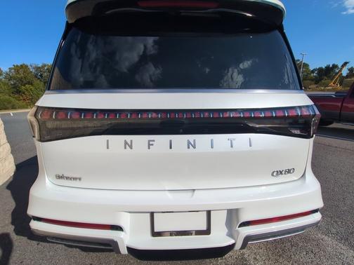 Radiant White 2027 INFINITI QX80 LUXE