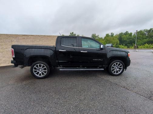 Onyx Black 2022 GMC Canyon Denali