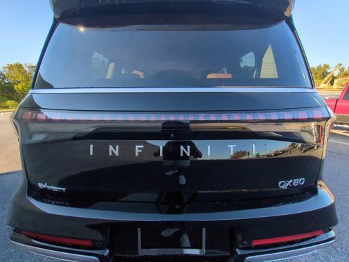 Black Obsidian 2027 INFINITI QX80 LUXE