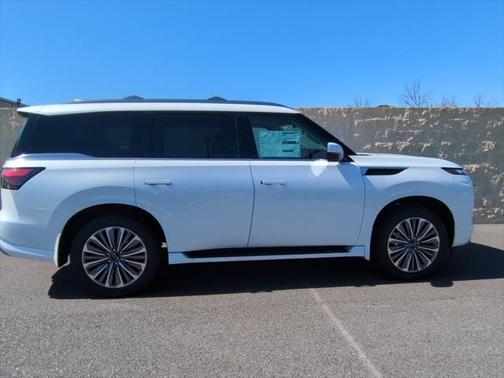 2025 INFINITI QX80 Luxe