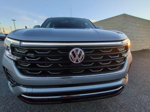 2024 Volkswagen Atlas Cross Sport 2.0T SEL