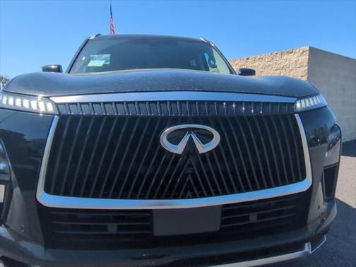 2025 INFINITI QX80 Luxe
