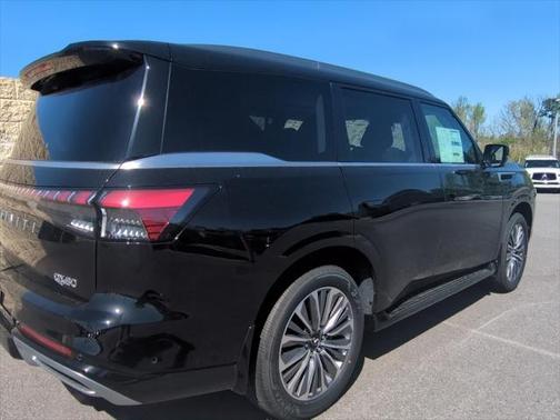 2025 INFINITI QX80 Luxe