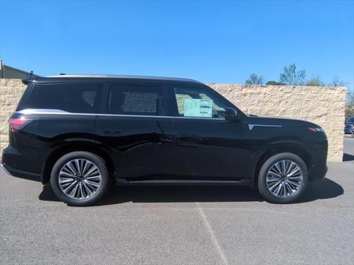 2025 INFINITI QX80 Luxe