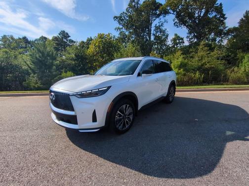 Radiant White 2027 INFINITI QX60 LUXE FWD
