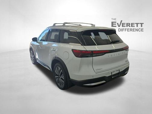 Radiant White 2026 INFINITI QX60 LUXE FWD