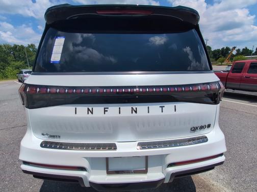 Radiant White/Black Obsidian 2027 INFINITI QX80 AUTOGRAPH