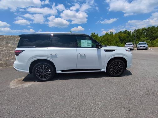 Radiant White/Black Obsidian 2027 INFINITI QX80 AUTOGRAPH