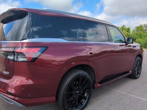 2025 INFINITI QX80 Luxe