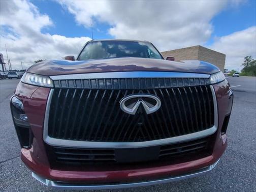 2025 INFINITI QX80 Luxe