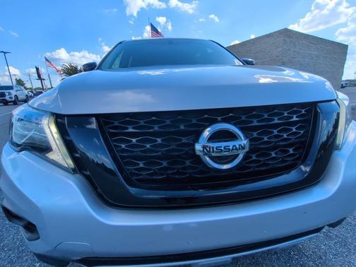 2020 Nissan Pathfinder SL 2WD