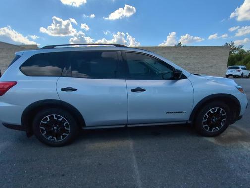 2020 Nissan Pathfinder SL 2WD