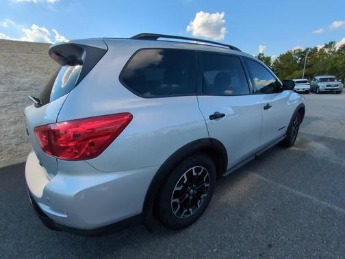 2020 Nissan Pathfinder SL 2WD