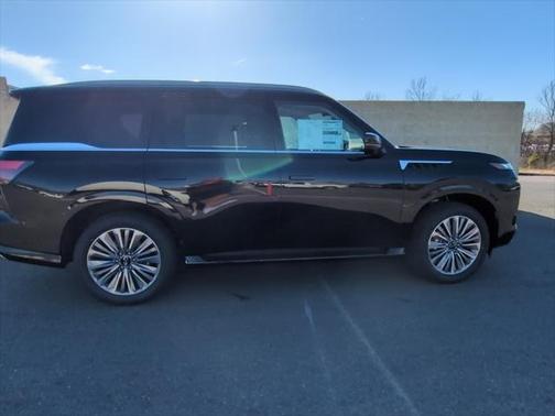 2025 INFINITI QX80 Luxe