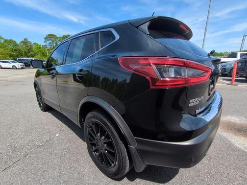 Magnetic Black Pearl 2020 Nissan Rogue Sport S