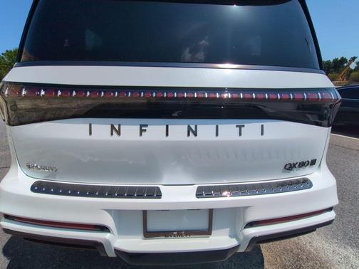 Radiant White/Black Obsidian 2027 INFINITI QX80 AUTOGRAPH