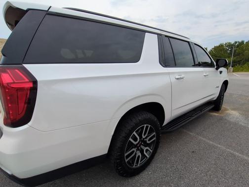 2023 GMC Yukon XL 4WD AT4