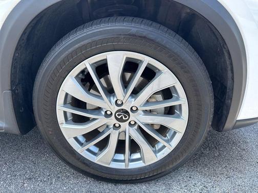 Lunar White 2024 INFINITI QX50 PURE