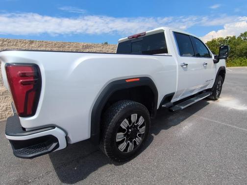 2024 GMC Sierra 2500 Denali