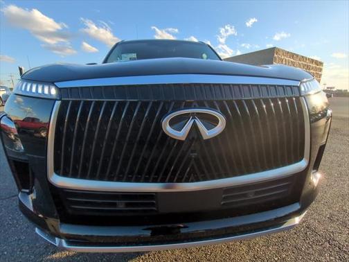 2025 INFINITI QX80 Luxe