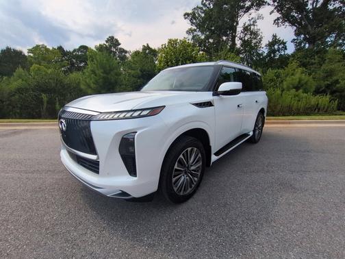Radiant White 2027 INFINITI QX80 LUXE
