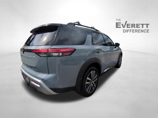 Solid Gray/Super Black 2022 Nissan Pathfinder Platinum 2WD