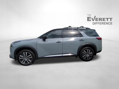 Solid Gray/Super Black 2022 Nissan Pathfinder Platinum 2WD