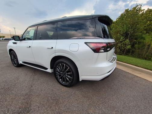Radiant White/Black Obsidian 2027 INFINITI QX80 AUTOGRAPH