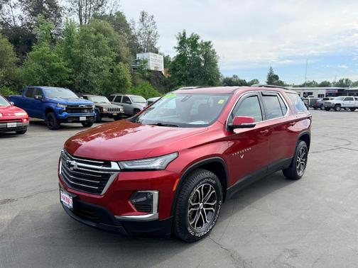 Cherry Red Tintcoat 2022 Chevrolet Traverse LT Cloth