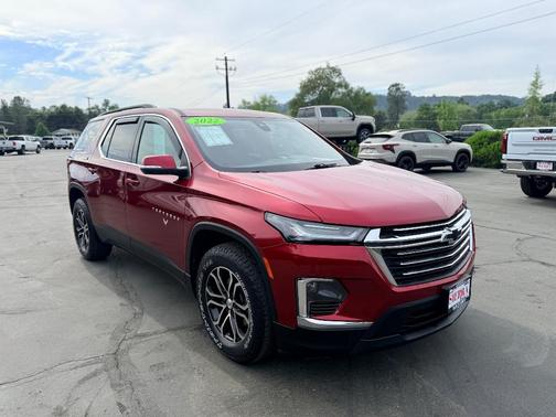 Cherry Red Tintcoat 2022 Chevrolet Traverse LT Cloth