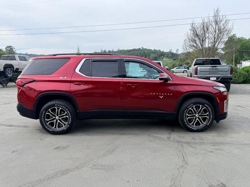 Cherry Red Tintcoat 2022 Chevrolet Traverse LT Cloth