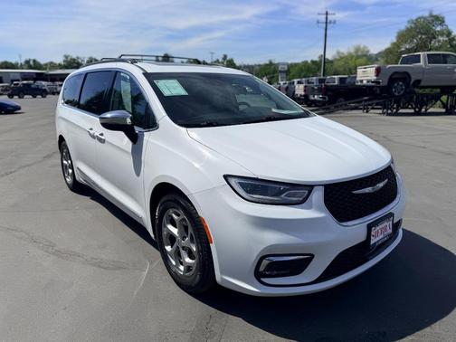 White 2023 Chrysler Pacifica Limited