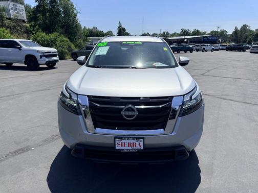Silver 2025 Nissan Pathfinder SV