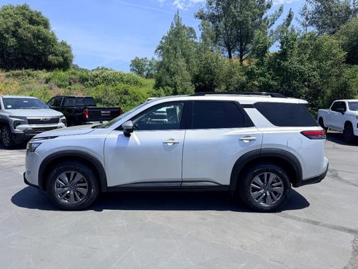 Silver 2025 Nissan Pathfinder SV